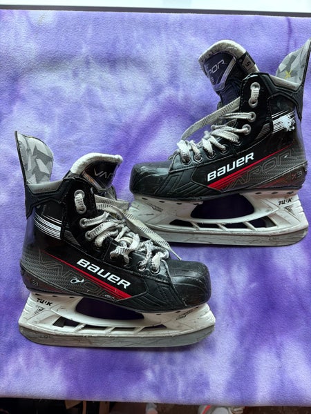 Intermediate Bauer Vapor X3 Hockey Skates Regular Width Size 5 (Used)