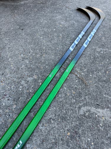 2 Pack CCM JETSPEED FT8 PRO Pro Stock Hockey Stick Grip P90 80 Flex Right 8128