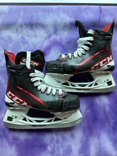 Intermediate CCM JetSpeed XTRA PLUS Hockey Skates Regular Width Size 5 (Used)