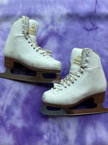 Jackson Ultima Mystique Figure Skates Junior 3.5 (Used)