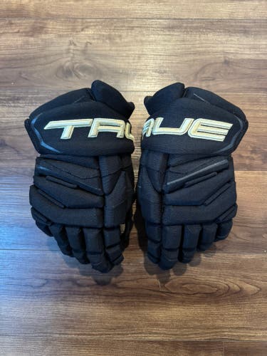 Penguins Winter Classic 13.5” True Pro Stock Catalyst 9X Pro Gloves