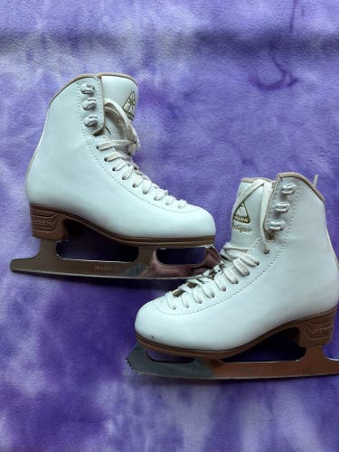 Jackson Ultima Mystique Figure Skates Junior 2.5 (Used)