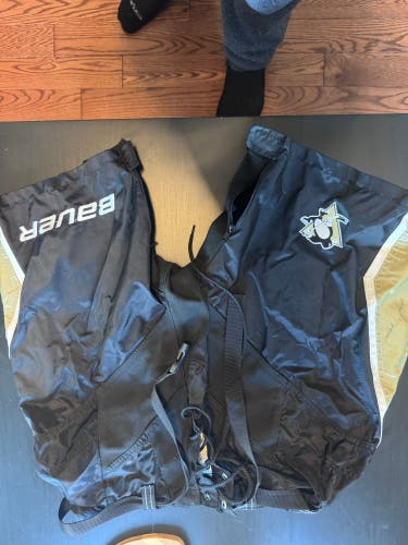 Large Pittsburgh Penguins Bauer Team Pant Shell Pro Stock (Used)