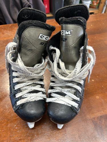 CCM 92 Hockey Skates Regular Width Size 2 (Used)