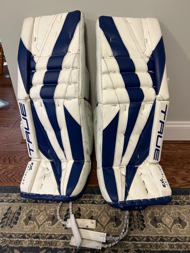 33" True Catalyst 7X3 Goalie Leg Pads (Used)