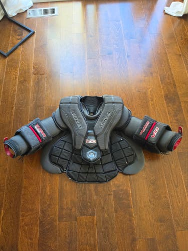 Medium Vaughn V10 Pro Carbon Goalie Chest Protector (Used)