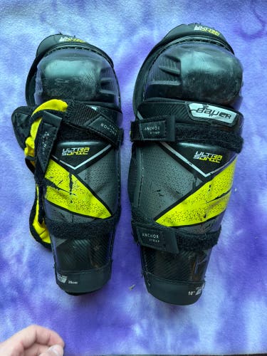Junior Bauer Supreme Ultrasonic Shin Pads 10" (Used)