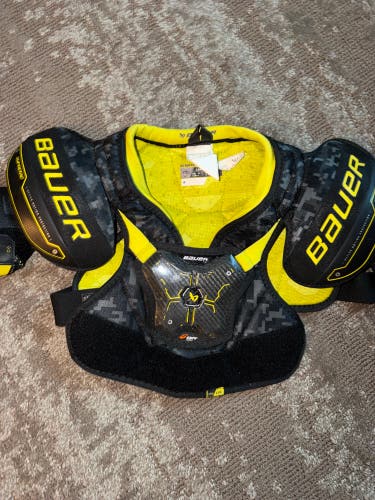 Large Youth Bauer Supreme Mach Shoulder Pads (Used)