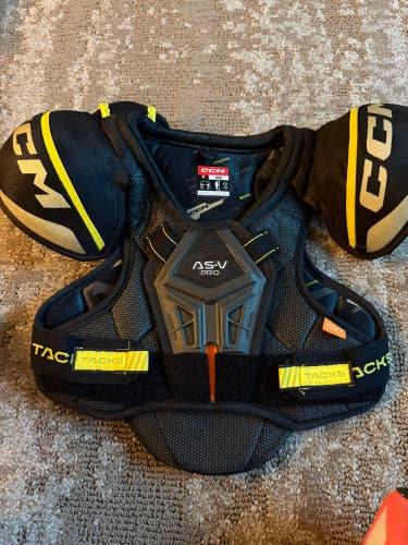 Large Youth CCM Tacks AS-V Pro Shoulder Pads (Used)