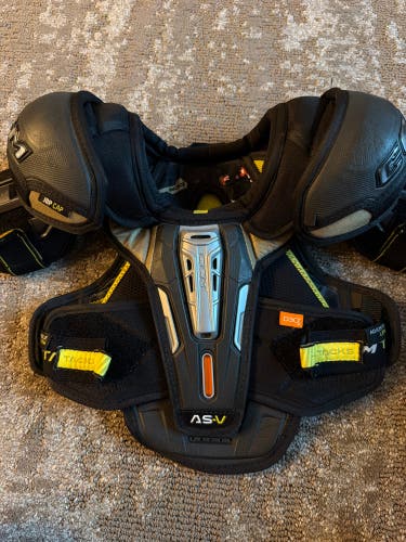 Small Junior CCM Tacks AS-V Shoulder Pads (Used)