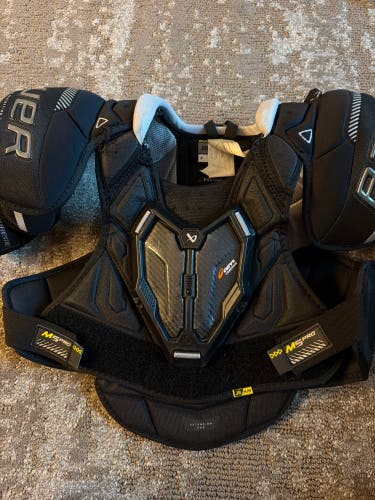 Medium Junior Bauer Supreme M5 Pro Shoulder Pads (Used)