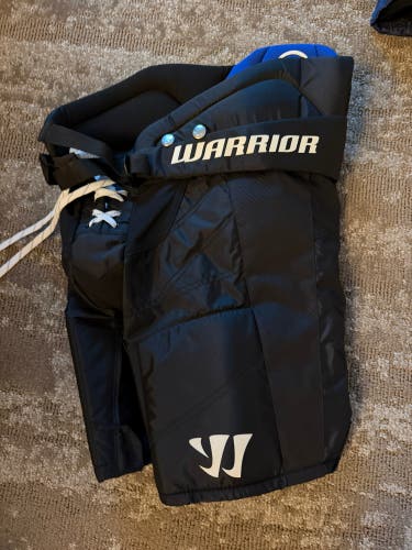 Black Junior Small Warrior Covert QRE 30 Hockey Pants (Used)