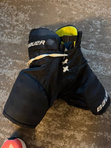 Black Youth Medium Bauer Supreme Ultrasonic Hockey Pants (Used)