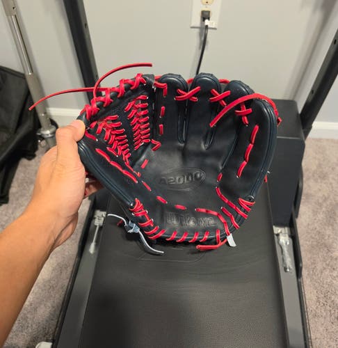 *BETTER BASEBALL LIMITED EDITION* Wilson A2000 D33 Baseball Glove 11.75" (Excellent)