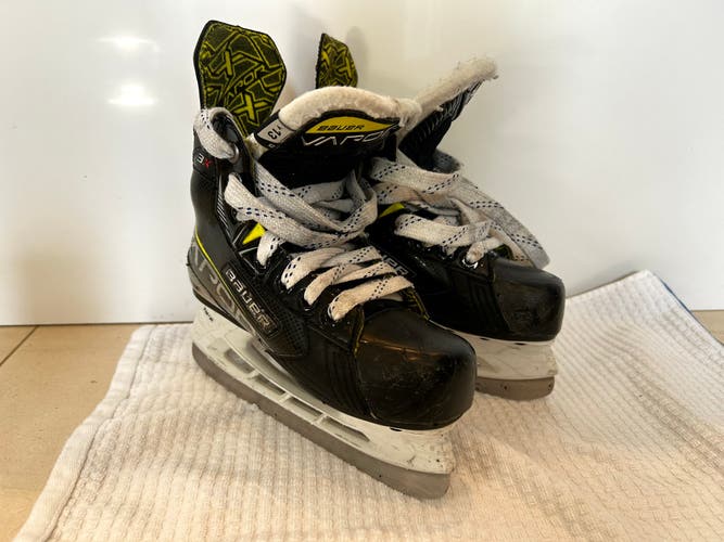 Black 2021 Bauer Vapor 3X Hockey Skates Regular Width 13 (Used)