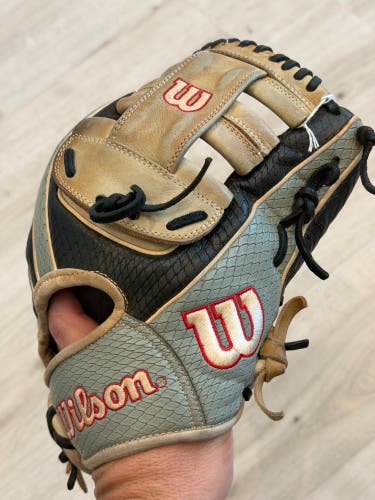Wilson A2000 1786 SuperSnakeskin TA Game Spec RH Throw Infield Baseball Glove 11.5" (Used)