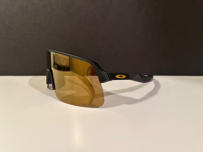 Oakley Sutro Lite