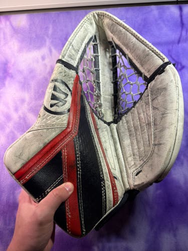 White Senior Warrior Ritual G6 Goalie Gloves & Blockers Regular (Used)