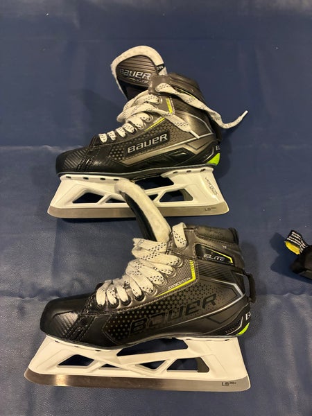 Black Bauer Hockey Skates Regular Width Pro Stock 8 (lightly used)