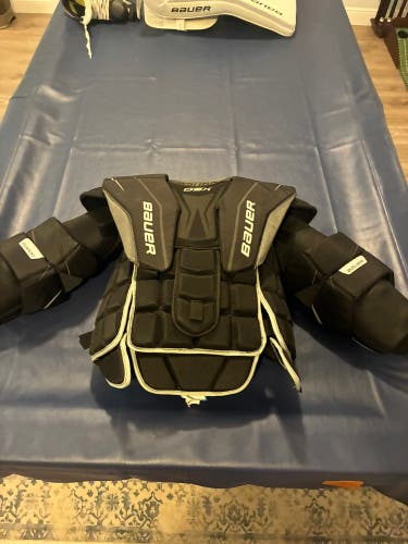 Medium Bauer GSX Goalie Chest Protector (Used)