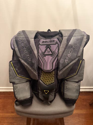 Bauer Mach Goalie Chest Protector Sr Medium (Used)