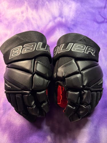 Black Junior Bauer Vapor 3X Gloves 12" (Used)