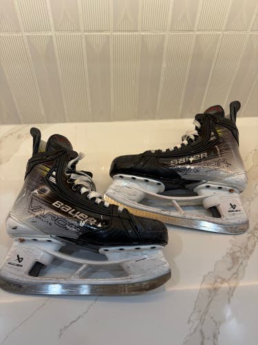 Bauer Vapor Hyperlite 2 Hockey Skates Regular Width Size 5.5