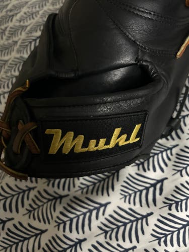 RH Catcher's Baseball Glove 33.5" (Used)