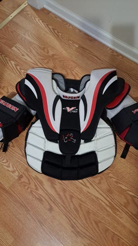 Large Vaughn Ventus LT80 Goalie Chest Protector (Used)