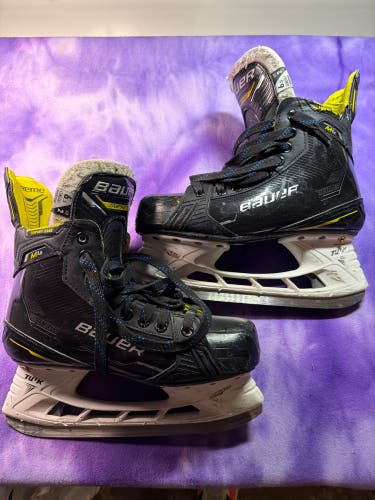 Intermediate Bauer Supreme M4 Hockey Skates 6.5 (Used)