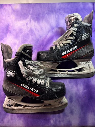 Intermediate Bauer Vapor X3 Hockey Skates Regular Width Size 5 (Used)