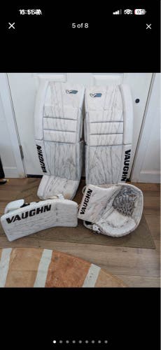 32" Vaughn V9 Regular Goalie Full Set (Used)