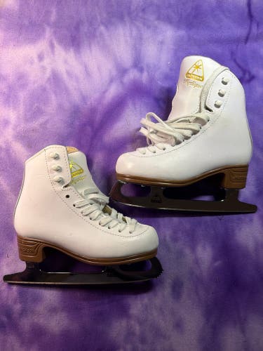 White Jackson Ultima Mystique Figure Skates Junior 13 (Used)
