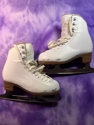 Jackson Ultima Mystique Figure Skates Junior 3 (Used)