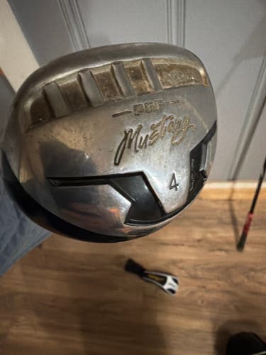 Men's Right Handed Fairway Wood 4 Wood Graphite Shaft (Used)