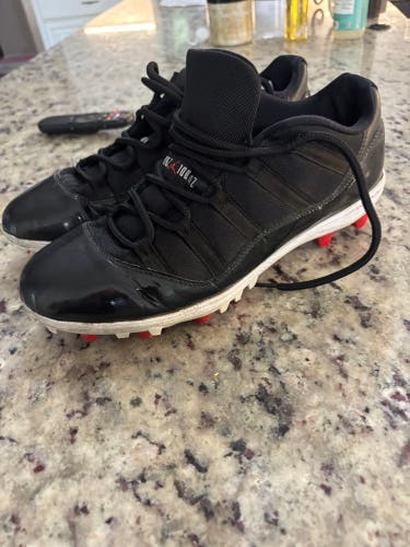 Men's Size M 12.0 (W 13.0) Nike Cleats (Used)