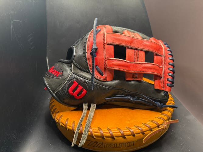 Outfield RH Wilson A2000 HR13 Baseball Glove 12.75" (Used)