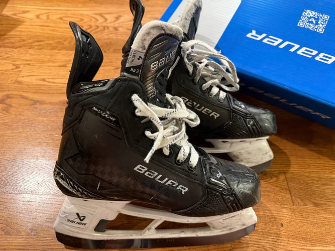 Bauer Supreme Shadow Hockey Skates Size 4 (Used)