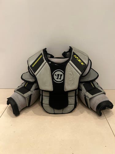 Small / Medium 2021 Warrior Ritual RX3 E Goalie Chest Protector (Used)
