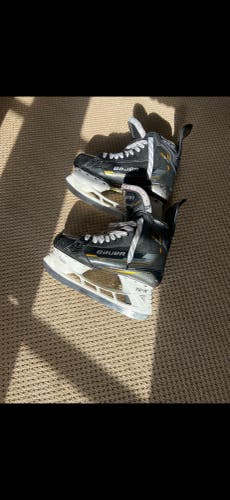 2022 Bauer Supreme M5 Pro Hockey Skates Regular Width 9.5 (Used)