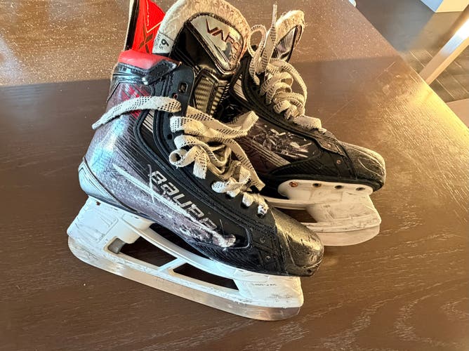 2023 Bauer Vapor X5 Pro Hockey Skates 6.5 (Used)