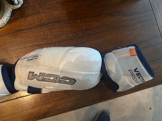 Senior Small CCM Tacks Vector Premier Elbow Pads (Used)