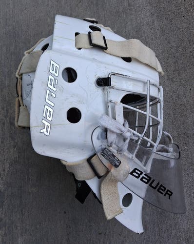 Senior Fit 2/Medium Bauer NME VTX Goalie Mask (Used)