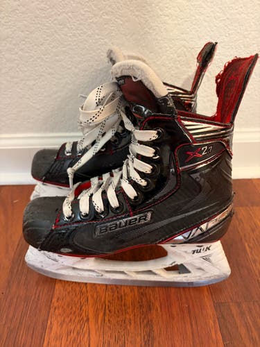 Black Bauer Vapor X2.7 Hockey Skates Regular Width Size 2 (Used)