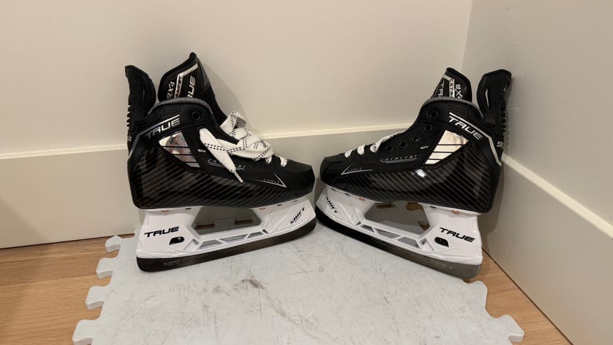 2024 True Catalyst 9x4 Hockey Skates Size 2.5 (New)