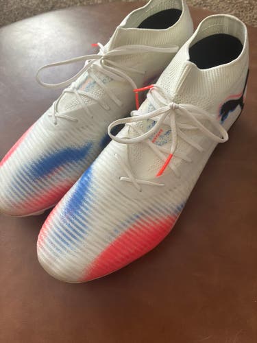 White Men's Size M 12.0 (W 13.0) Puma Future Molded Cleats Cleats (Used)