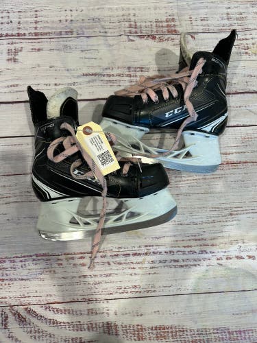 Junior CCM Tacks 9040 Hockey Skates Regular Width Size 1 (Used)