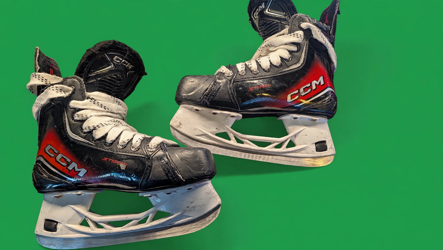 Black CCM JetSpeed FT870 Hockey Skates Wide Width Size 3.5 (Used)