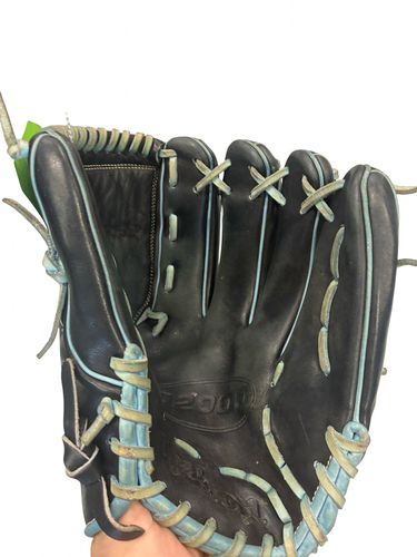 Used Wilson A2000 B23 12IN BB/SB Glove RH Throw Black 12" 11682-S000141060