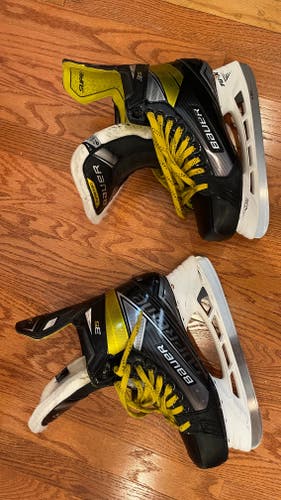 Black Bauer Supreme 3S Hockey Skates Regular Width 9.5 (Used)